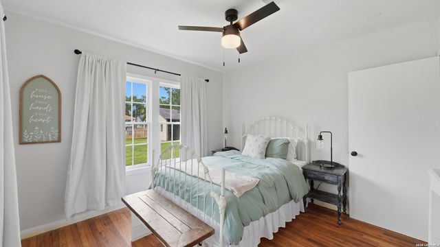 1031 E Walnut, Seguin, TX 78155
