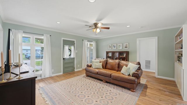 1031 E Walnut, Seguin, TX 78155