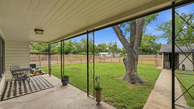 1031 E Walnut, Seguin, TX 78155