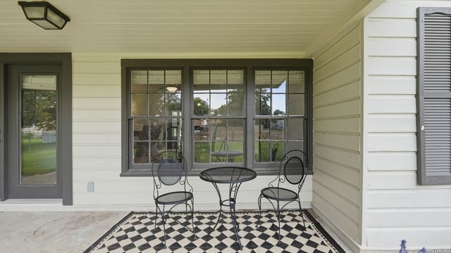 1031 E Walnut, Seguin, TX 78155