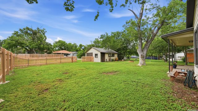 1031 E Walnut, Seguin, TX 78155