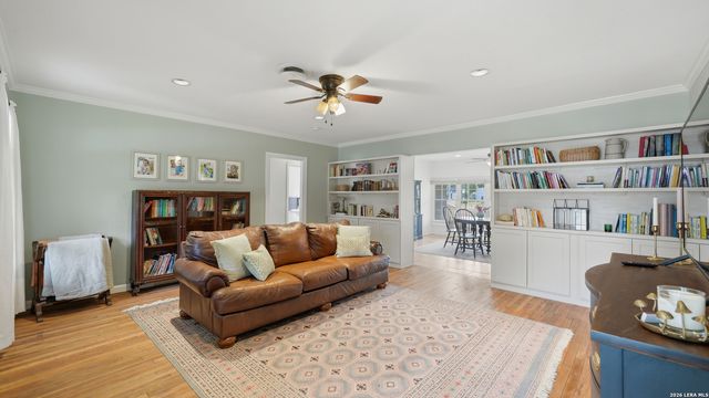 1031 E Walnut, Seguin, TX 78155
