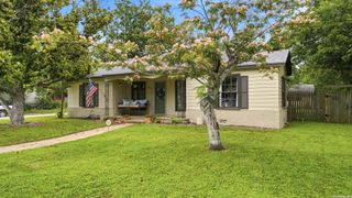 1031 E Walnut, Seguin, TX 78155