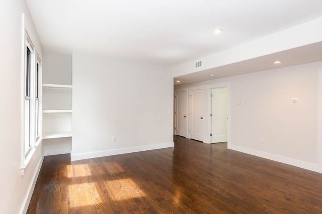 24 Clary St 2R, Cambridge, MA 02139