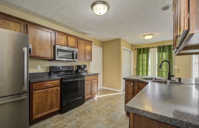 2804 Sharpie Dr, Clarksville, TN 37040