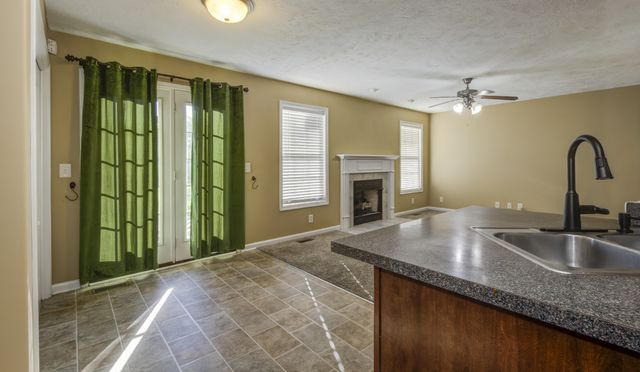 2804 Sharpie Dr, Clarksville, TN 37040