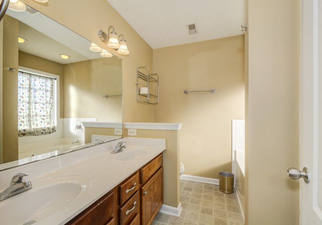 2804 Sharpie Dr, Clarksville, TN 37040