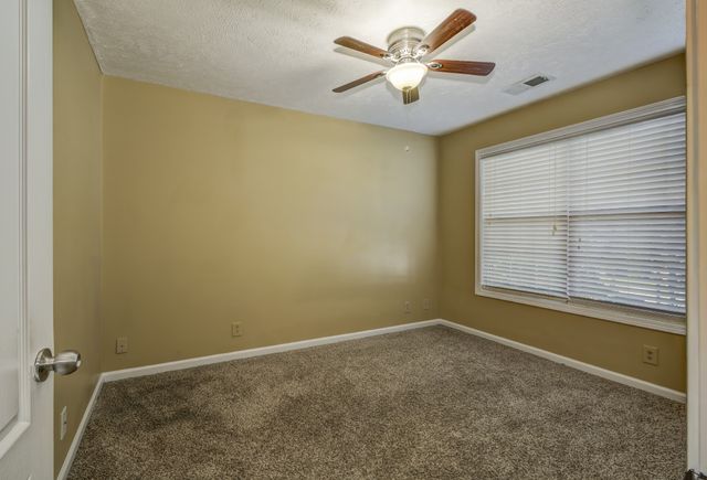 2804 Sharpie Dr, Clarksville, TN 37040