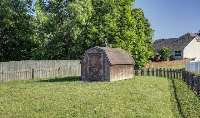2804 Sharpie Dr, Clarksville, TN 37040