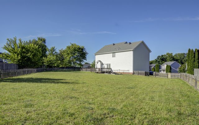 2804 Sharpie Dr, Clarksville, TN 37040