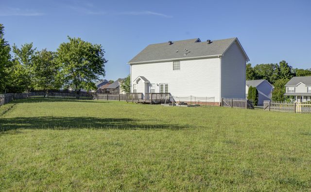 2804 Sharpie Dr, Clarksville, TN 37040