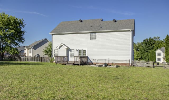 2804 Sharpie Dr, Clarksville, TN 37040