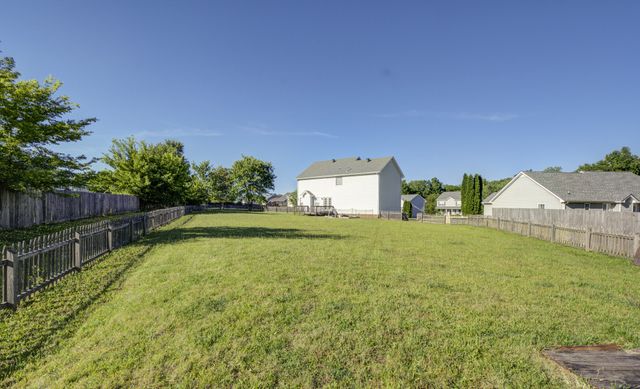 2804 Sharpie Dr, Clarksville, TN 37040