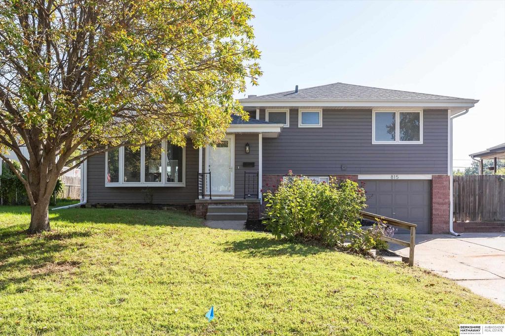 815 Tipperary Drive, Papillion, NE 68046