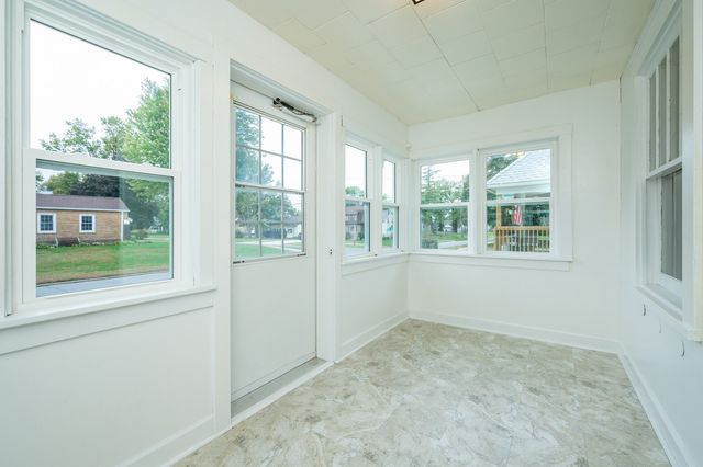 506 N 8th Avenue E, Newton, IA 50208