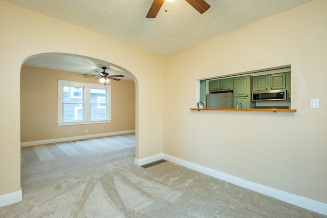 506 N 8th Avenue E, Newton, IA 50208