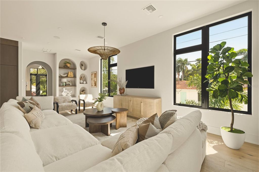 Image 26 of property listing at 130 ADRIATIC AVENUE, Tampa, FL 33606