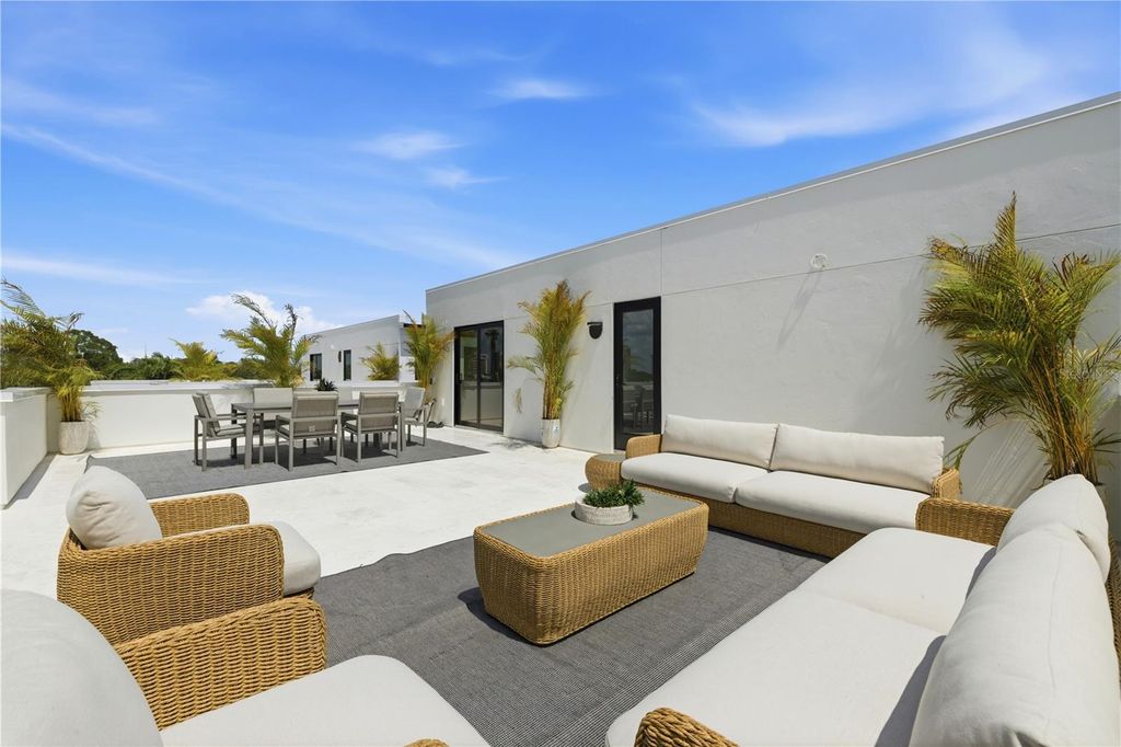 Image 73 of property listing at 130 ADRIATIC AVENUE, Tampa, FL 33606