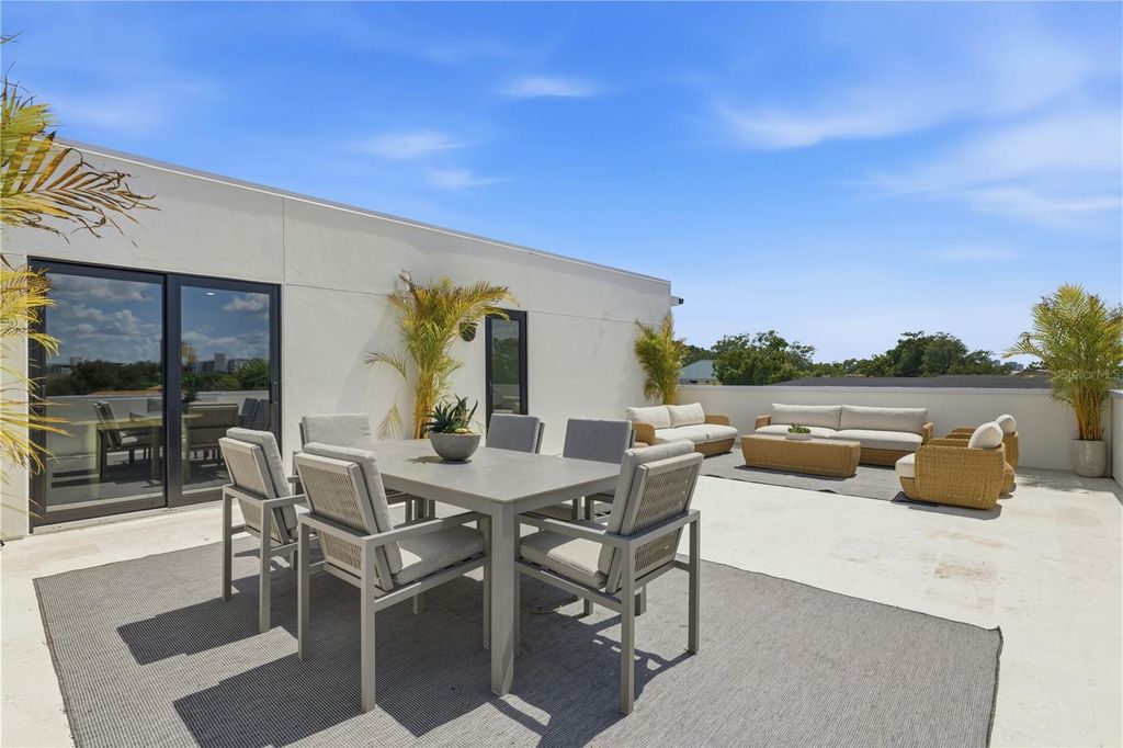 Image 76 of property listing at 130 ADRIATIC AVENUE, Tampa, FL 33606