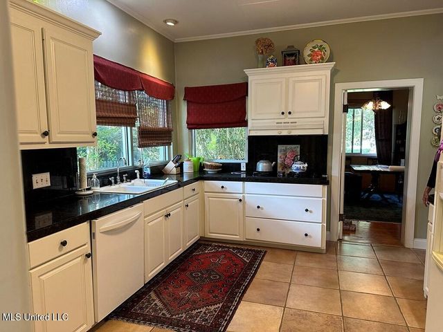 220 Lower Woodville Road, Natchez, MS 39120