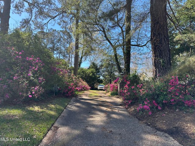 220 Lower Woodville Road, Natchez, MS 39120