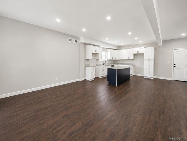 592 Leicester Court, Detroit, MI 48202
