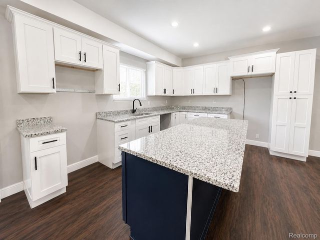 592 Leicester Court, Detroit, MI 48202