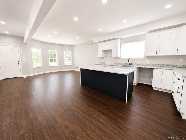 592 Leicester Court, Detroit, MI 48202