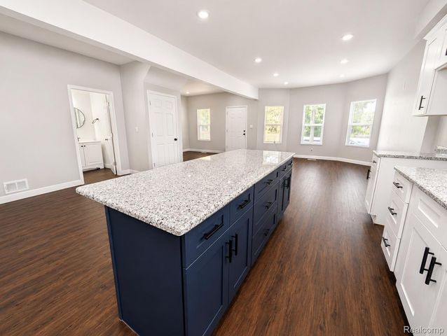 592 Leicester Court, Detroit, MI 48202