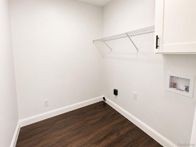 592 Leicester Court, Detroit, MI 48202