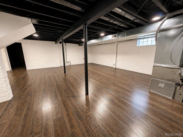 592 Leicester Court, Detroit, MI 48202