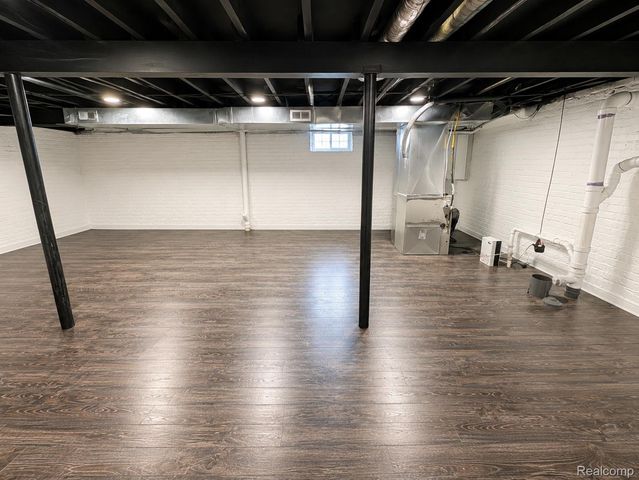 592 Leicester Court, Detroit, MI 48202