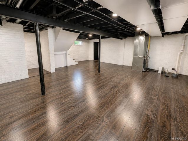 592 Leicester Court, Detroit, MI 48202