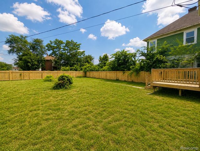 592 Leicester Court, Detroit, MI 48202