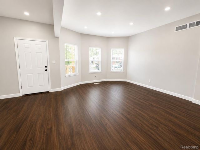 592 Leicester Court, Detroit, MI 48202
