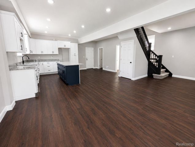 592 Leicester Court, Detroit, MI 48202