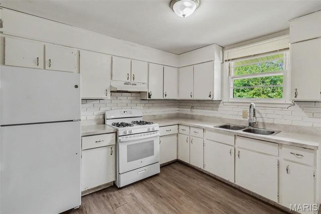 137 Forestwood Drive, Ferguson, MO 63135