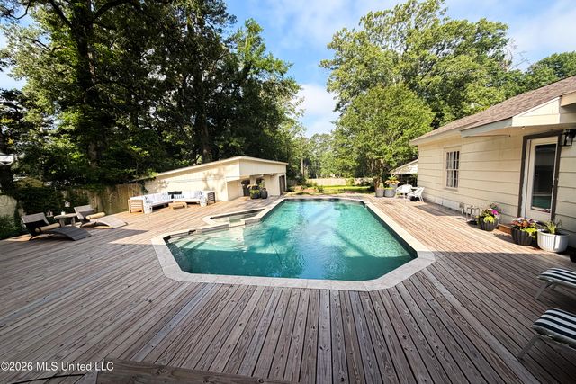 3927 Eastline Drive, Jackson, MS 39211