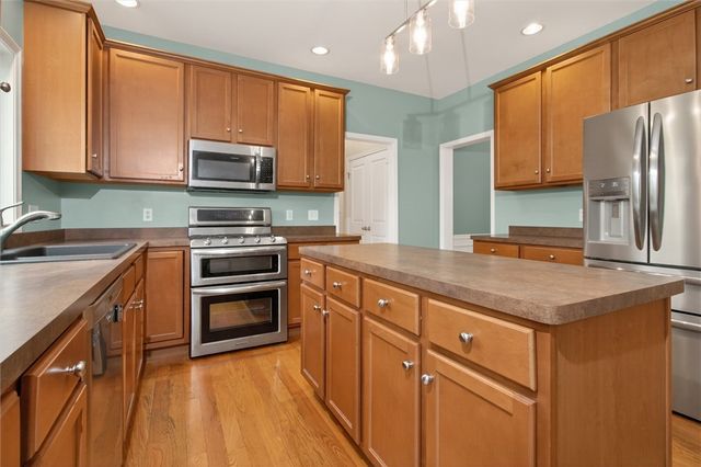 1762 Schlegel Rd, Webster, NY 14580