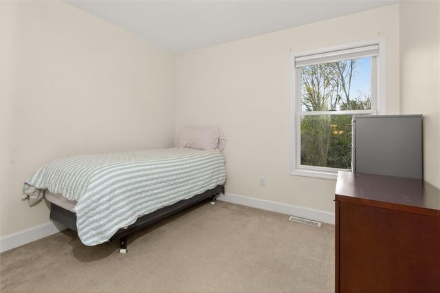 1762 Schlegel Rd, Webster, NY 14580