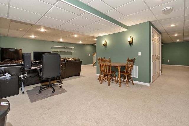 1762 Schlegel Rd, Webster, NY 14580