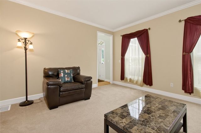 1762 Schlegel Rd, Webster, NY 14580