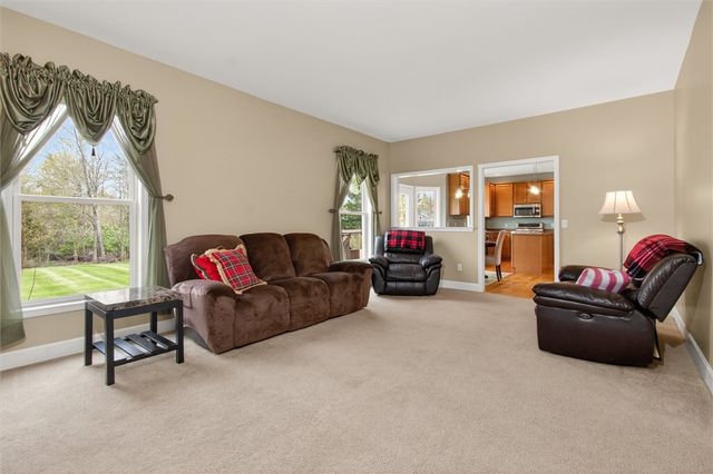 1762 Schlegel Rd, Webster, NY 14580