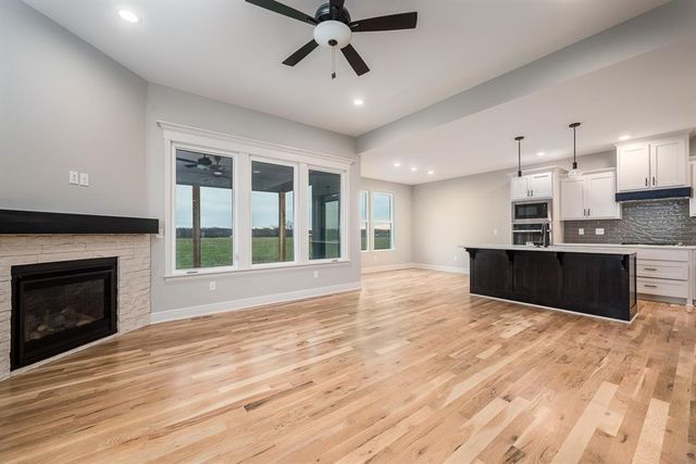 24695 Evans Road, Tonganoxie, KS 66086