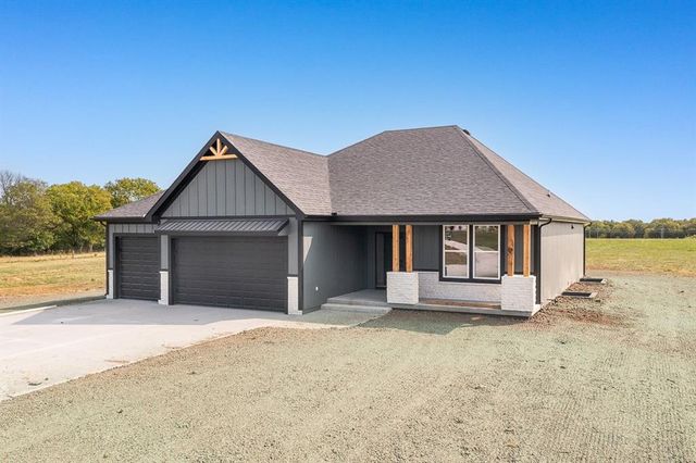 24695 Evans Road, Tonganoxie, KS 66086
