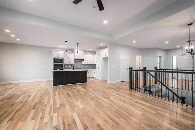 24695 Evans Road, Tonganoxie, KS 66086