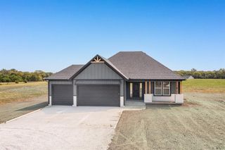 24695 Evans Road, Tonganoxie, KS 66086
