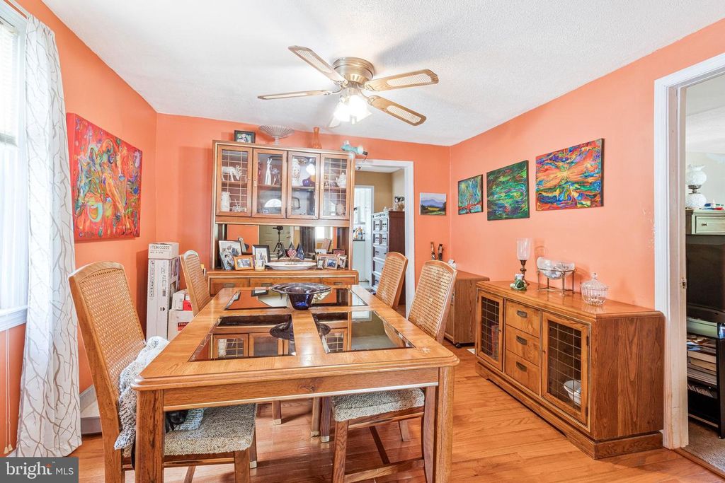 Image 12 of property listing at 6105 KOLB ST, Fairmount Heights, MD 20743