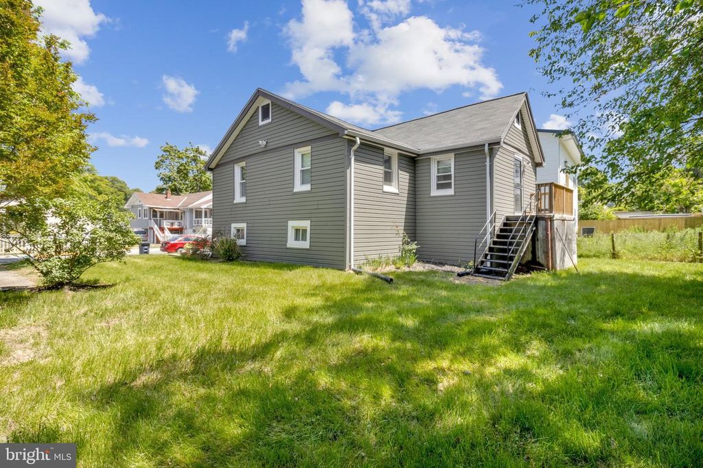 Image 3 of property listing at 6105 KOLB ST, Fairmount Heights, MD 20743