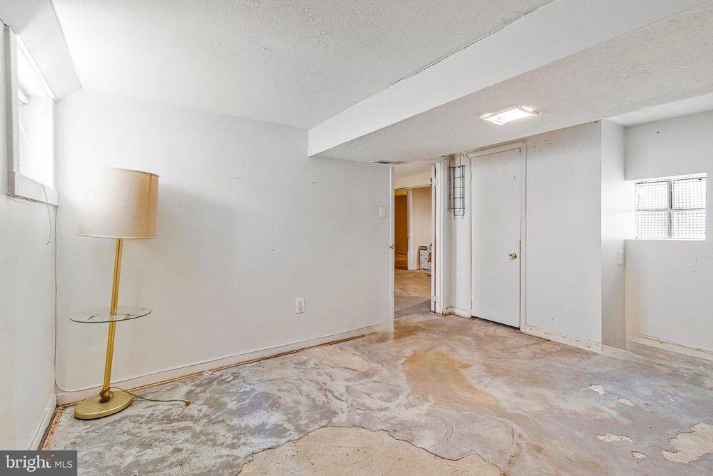 Image 32 of property listing at 6105 KOLB ST, Fairmount Heights, MD 20743